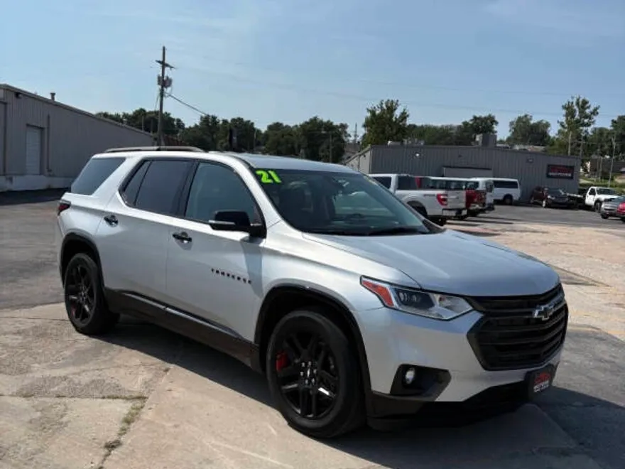 2021 Chevrolet Traverse Premier photo 1