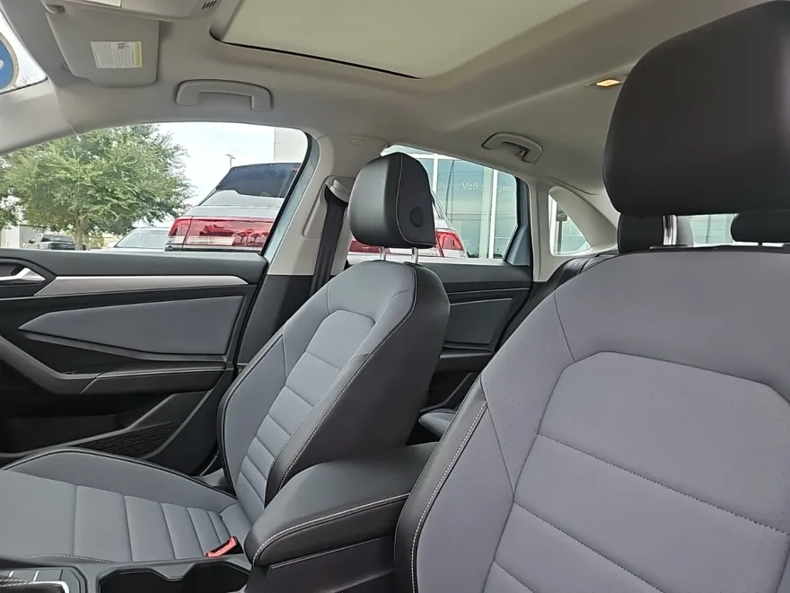2025 Volkswagen Jetta 1.5T SE photo 1