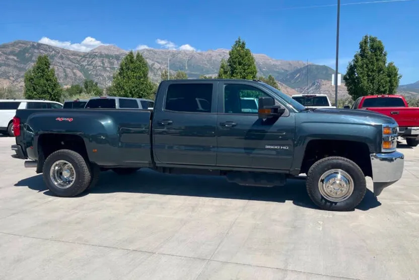 2018 Chevrolet Silverado 3500HD LT photo 1