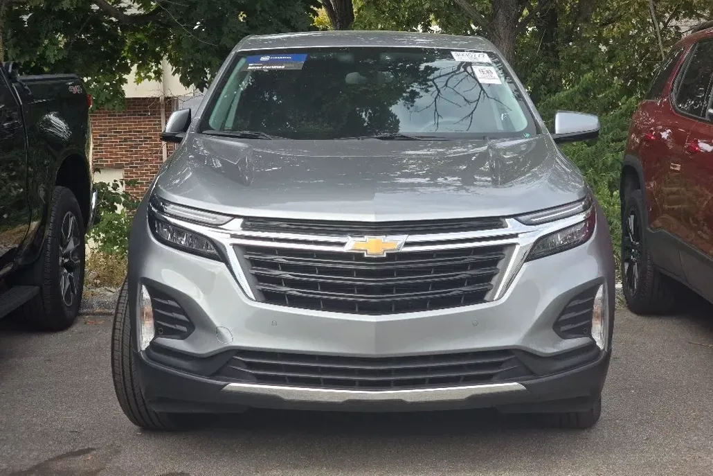 2023 Chevrolet Equinox LT photo 1