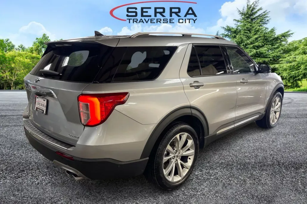 2022 Ford Explorer Platinum photo 1