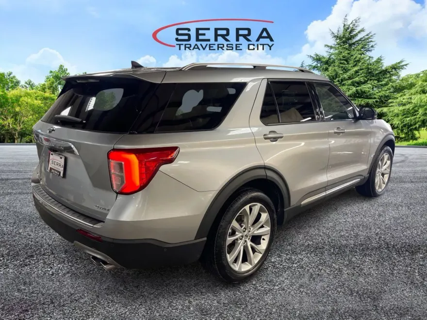 2022 Ford Explorer Platinum photo 1