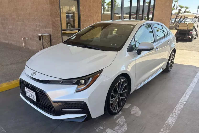 2022 Toyota Corolla SE photo 1