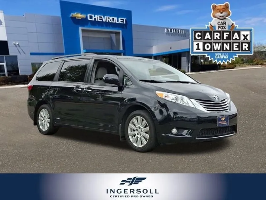 2017 Toyota Sienna XLE photo 1