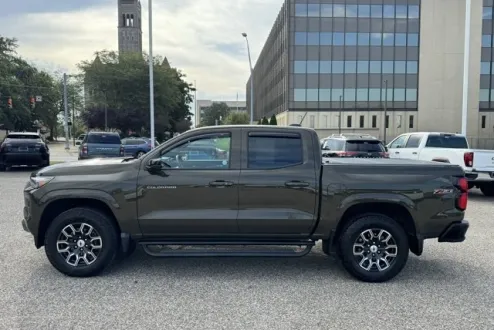 2023 Chevrolet Colorado Z71 photo 2