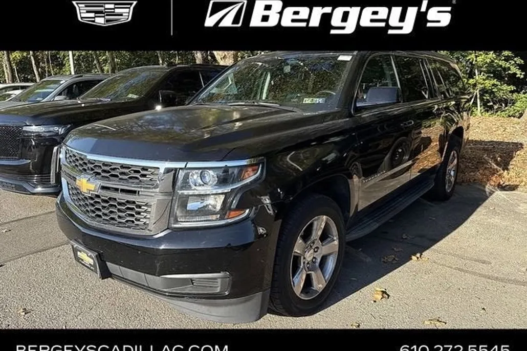 2016 Chevrolet Suburban LT photo 1