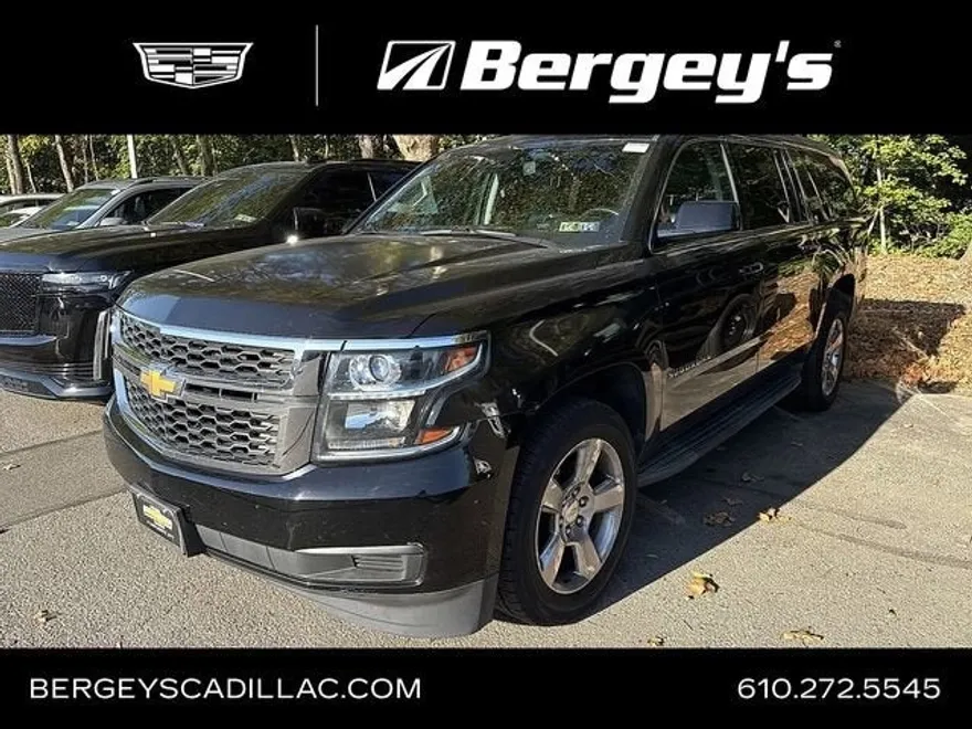 2016 Chevrolet Suburban LT photo 1