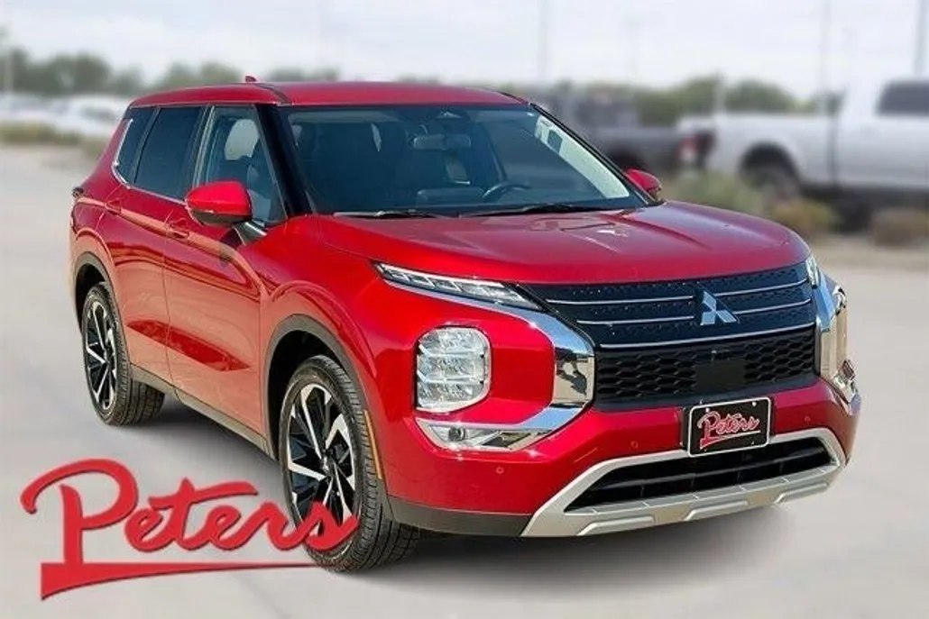 2023 Mitsubishi Outlander SE photo 1