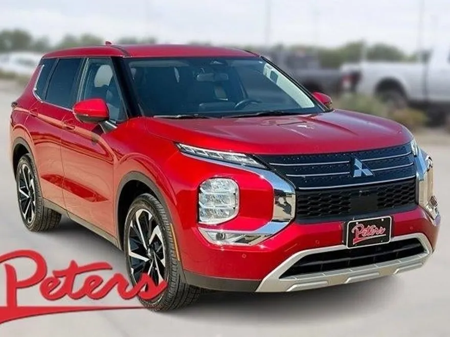 2023 Mitsubishi Outlander SE photo 1