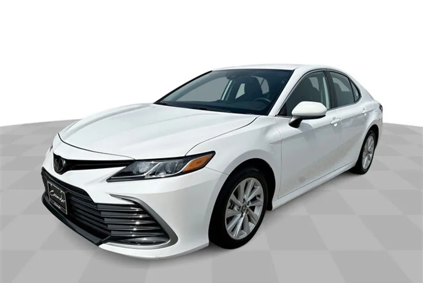 2024 Toyota Camry LE photo 1