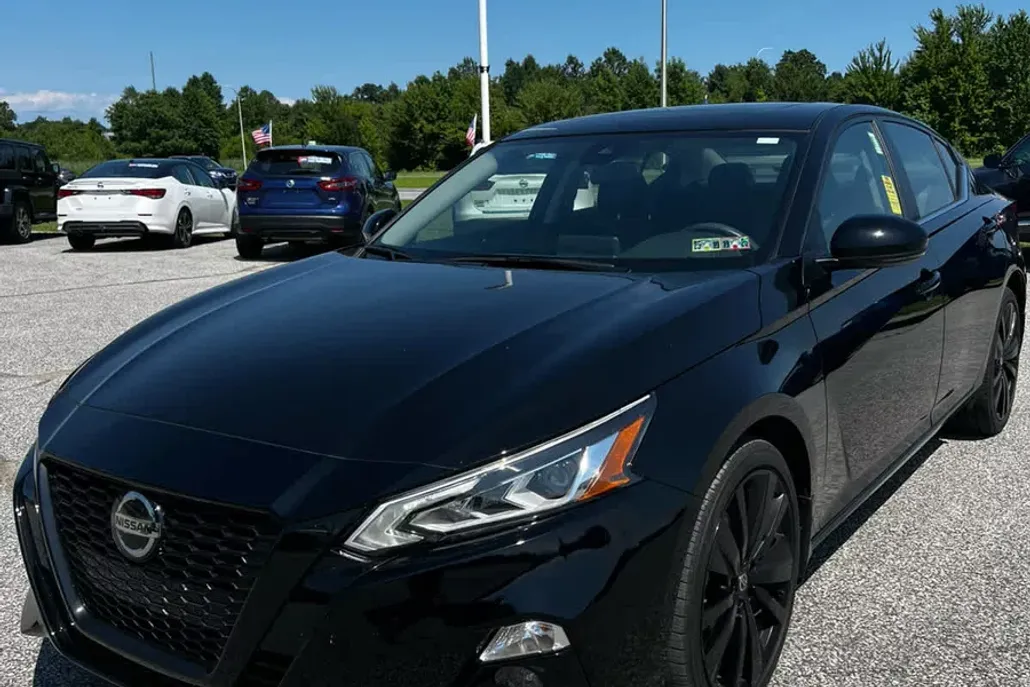 2022 Nissan Altima 2.5 SR photo 1