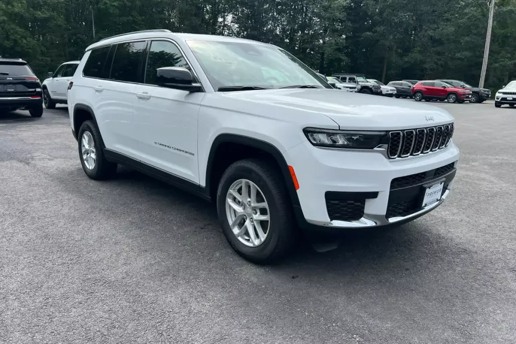 2025 Jeep Grand Cherokee Laredo photo 1