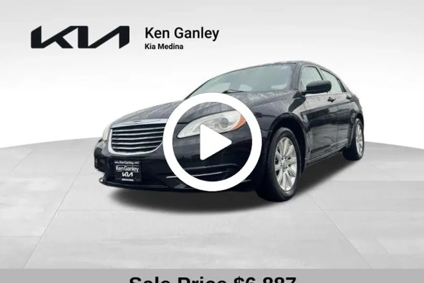 2012 Chrysler 200 Touring photo 1