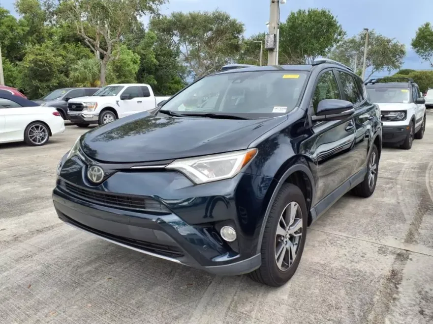 2018 Toyota RAV4 XLE photo 1