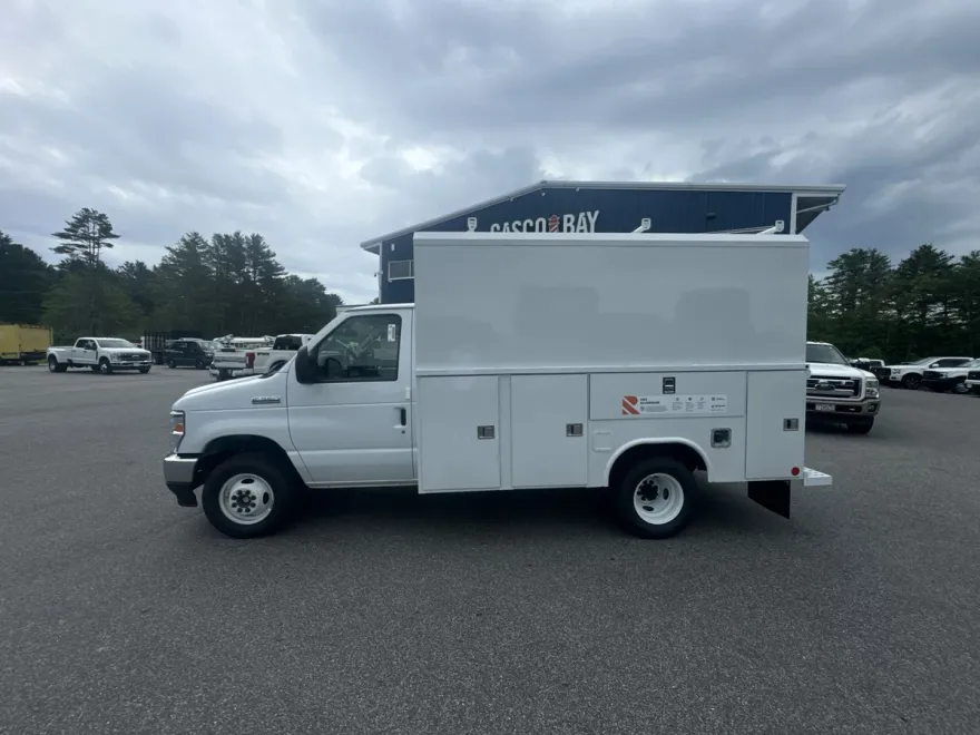 2026 Ford E-350 Base photo 1
