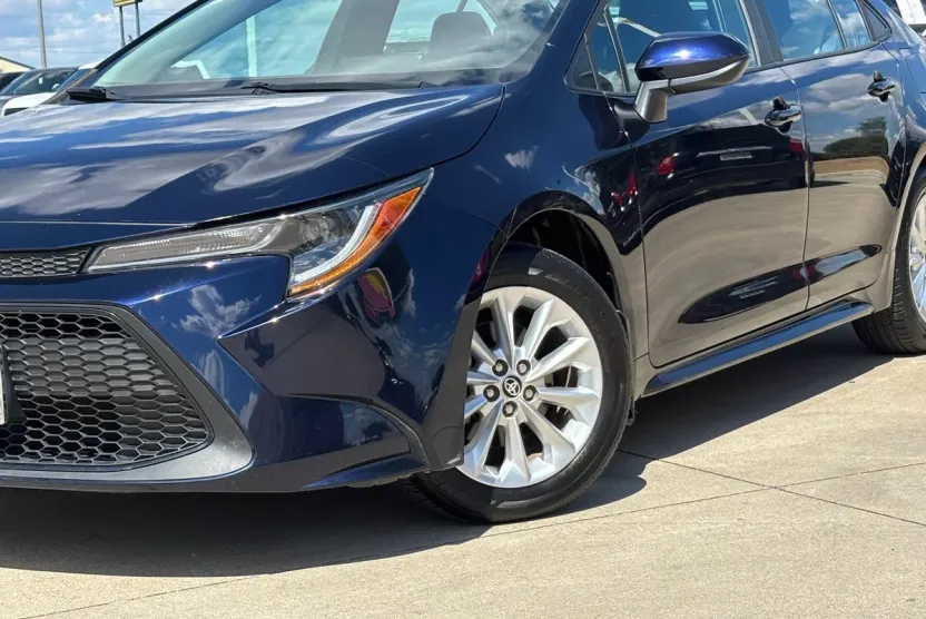 2022 Toyota Corolla LE photo 1