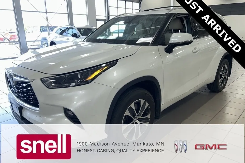 2022 Toyota Highlander XLE photo 1