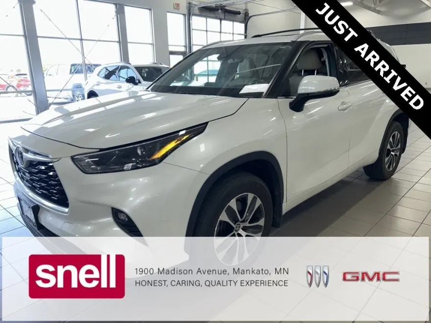 2022 Toyota Highlander XLE photo 1