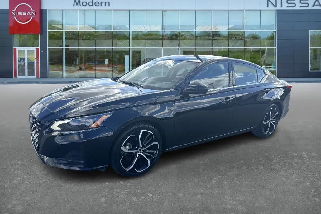 2024 Nissan Altima 2.5 SR photo 1