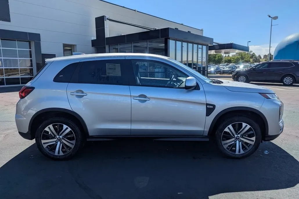 2025 Mitsubishi Outlander Sport ES photo 1