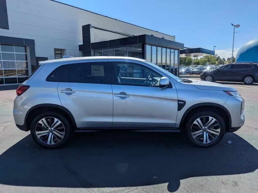2025 Mitsubishi Outlander Sport ES photo 1