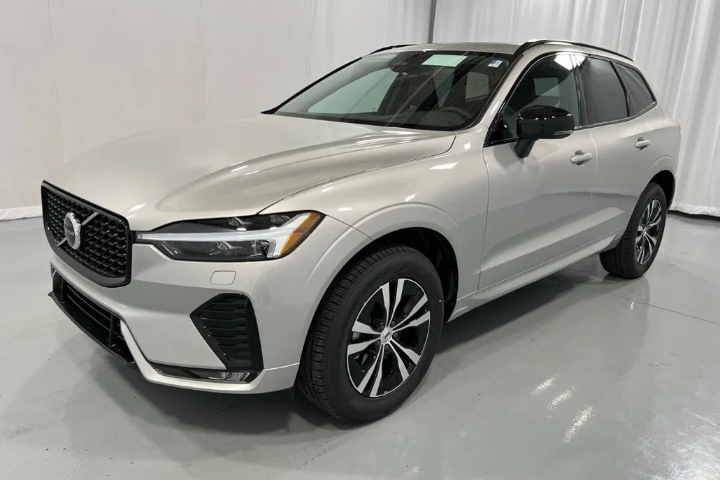 2025 Volvo XC60 B5 Core photo 1