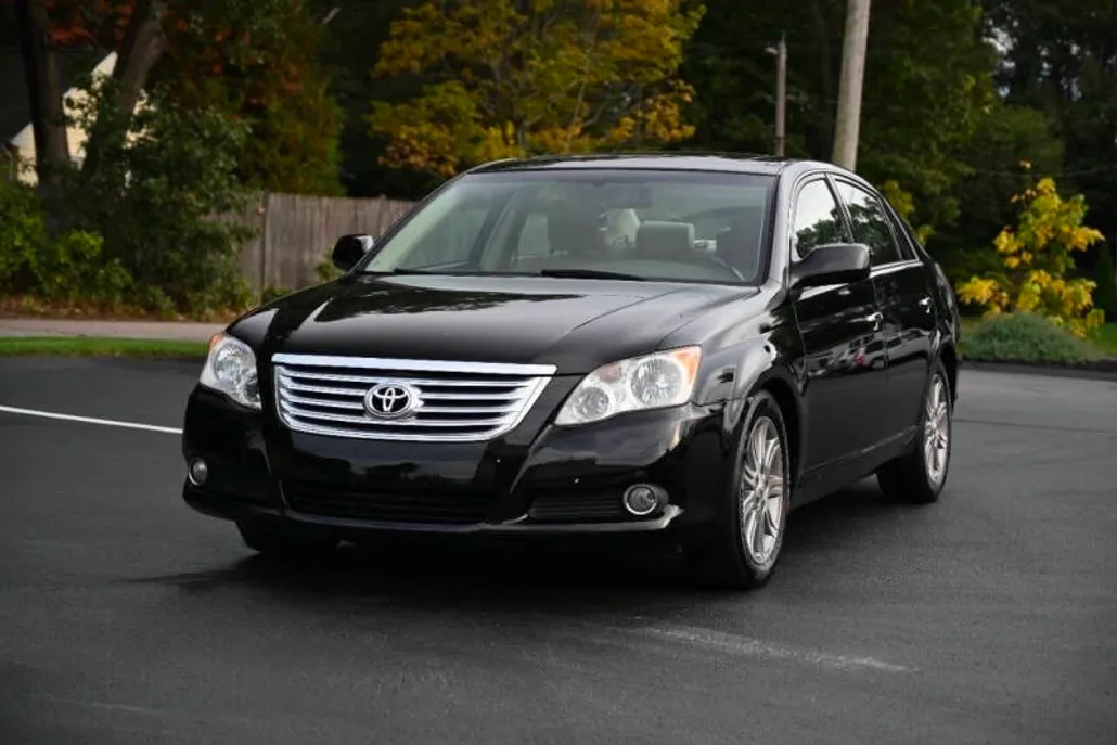2010 Toyota Avalon Limited photo 1