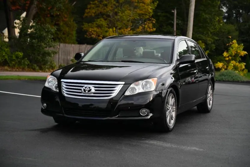 2010 Toyota Avalon Limited photo 1