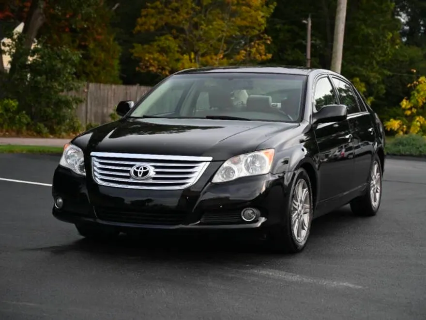 2010 Toyota Avalon Limited photo 1
