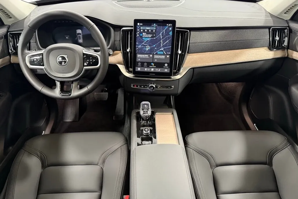 2026 Volvo XC90 Plus photo 1