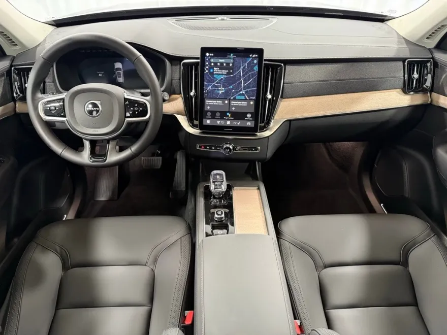2026 Volvo XC90 Plus photo 1