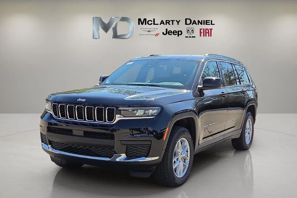 2025 Jeep Grand Cherokee Laredo Altitude photo 1