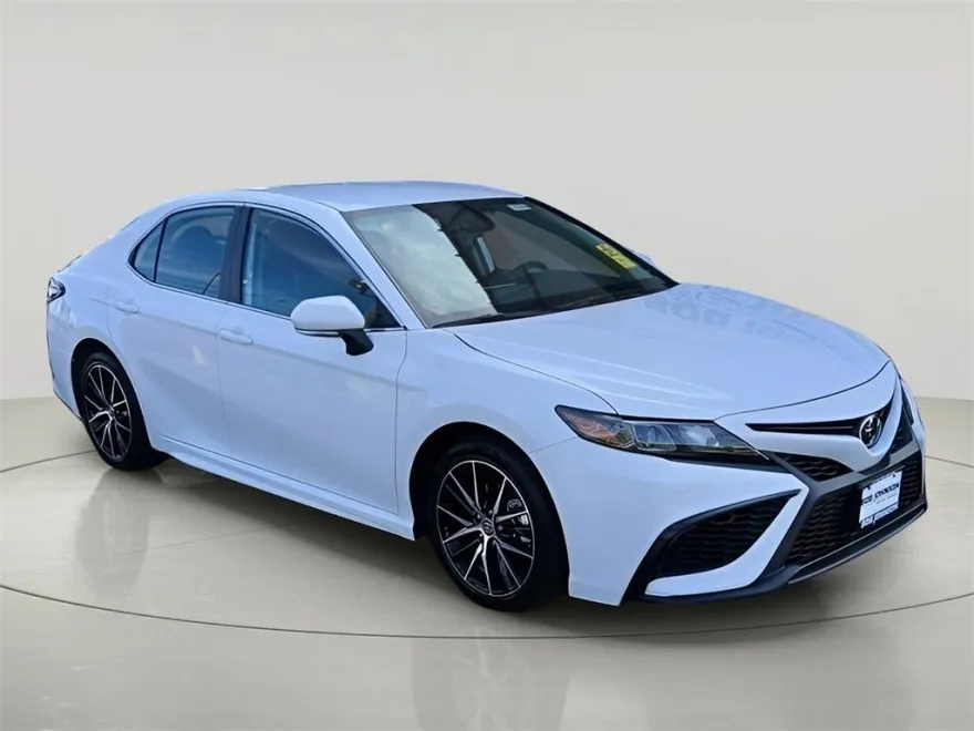 2024 Toyota Camry SE photo 1