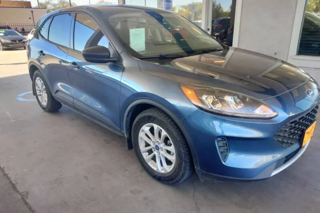 2020 Ford Escape S photo 1