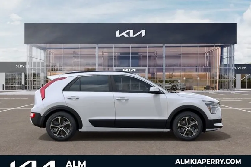 2025 Kia Niro LX photo 1