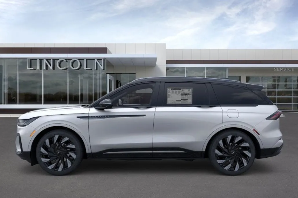 2025 Lincoln Nautilus Reserve photo 1