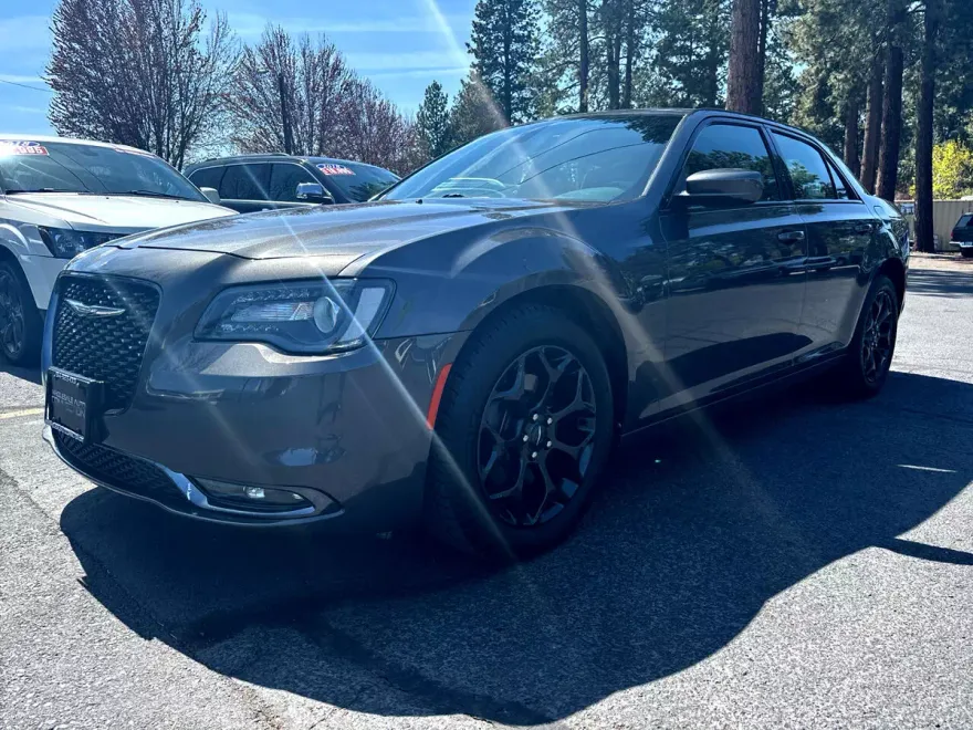 2019 Chrysler 300 S photo 1