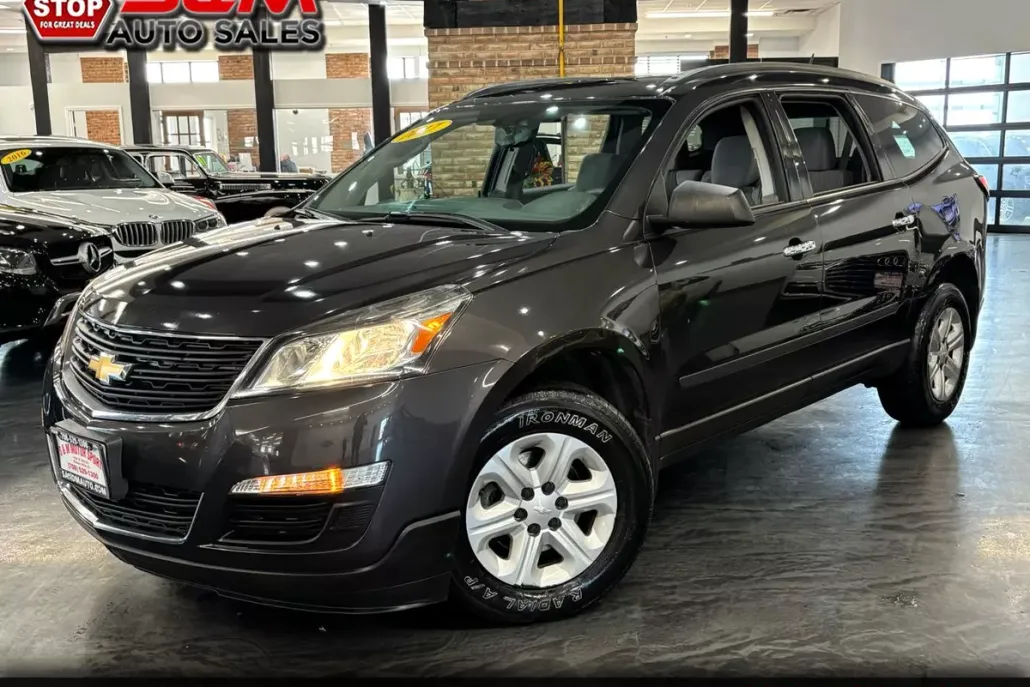 2017 Chevrolet Traverse LS photo 1