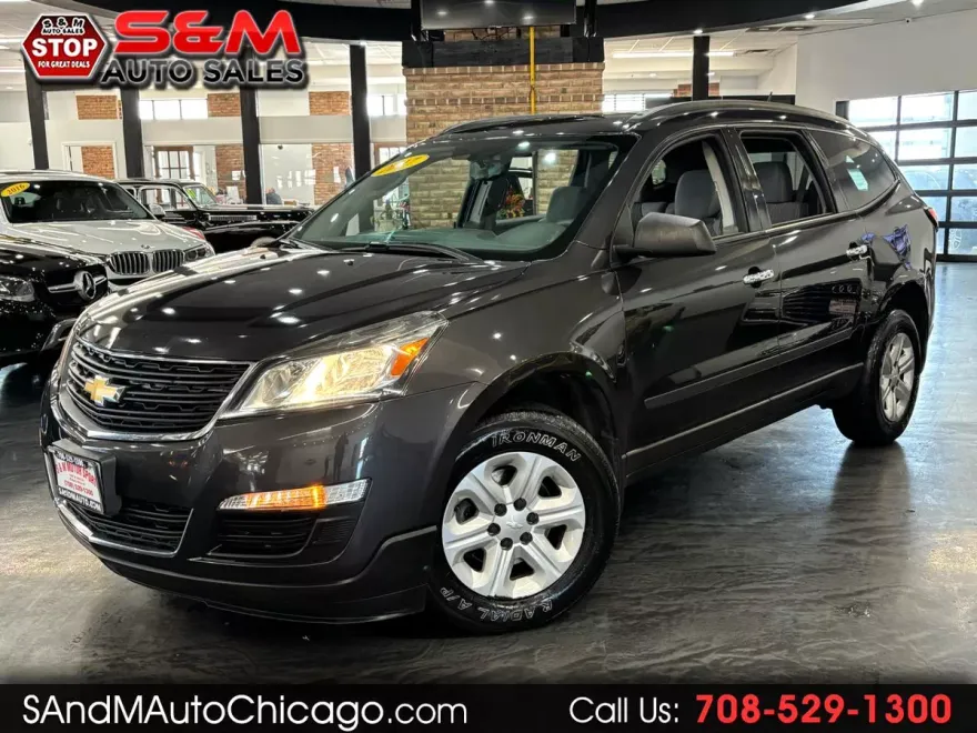2017 Chevrolet Traverse LS photo 1