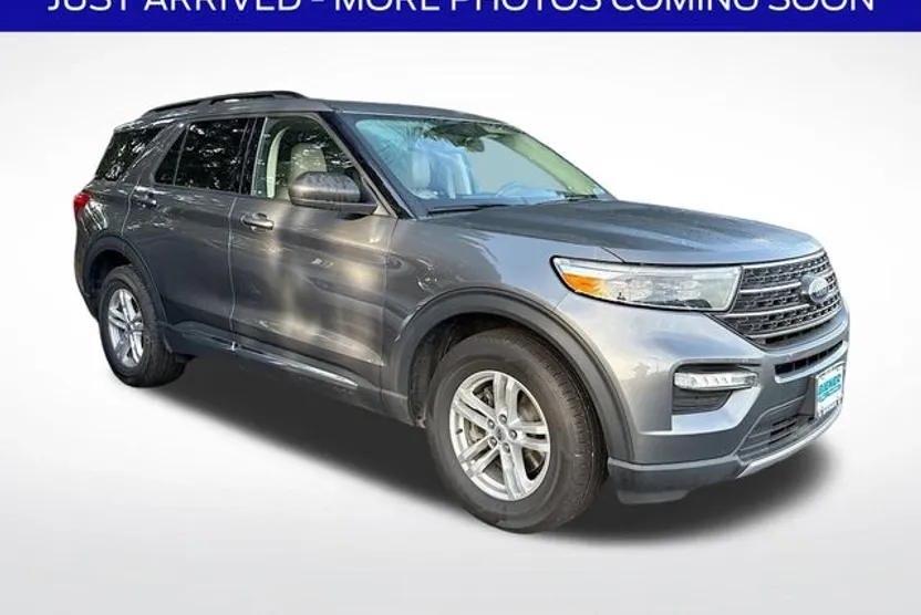 2022 Ford Explorer XLT photo 1