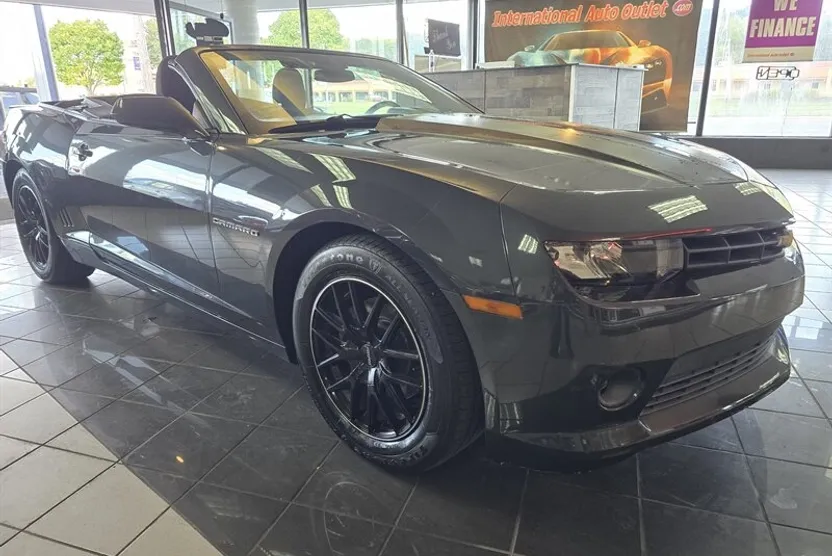 2015 Chevrolet Camaro 1LT photo 1