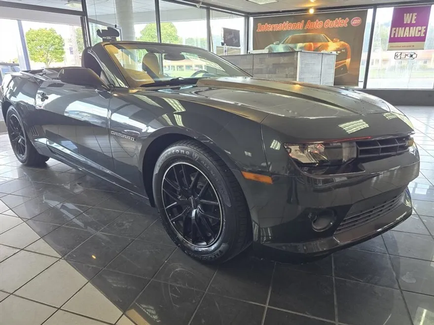2015 Chevrolet Camaro 1LT photo 1