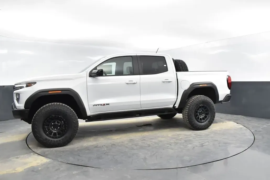 2024 Gmc Canyon AT4X photo 1
