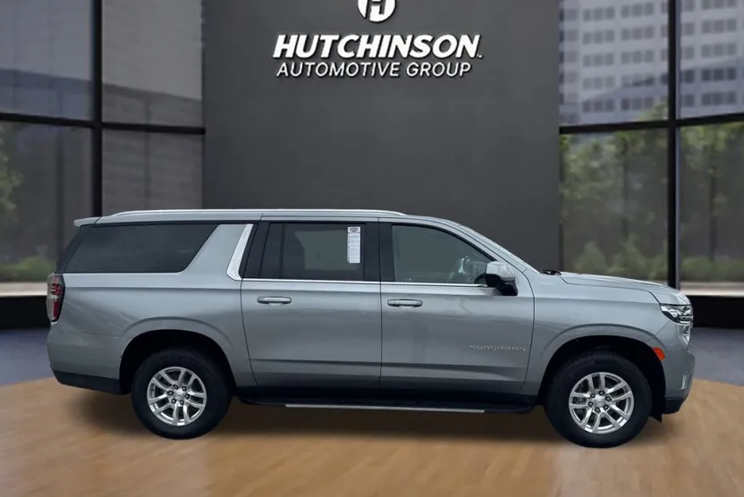 2024 Chevrolet Suburban LT photo 1