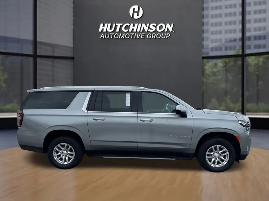 2024 Chevrolet Suburban LT photo 1
