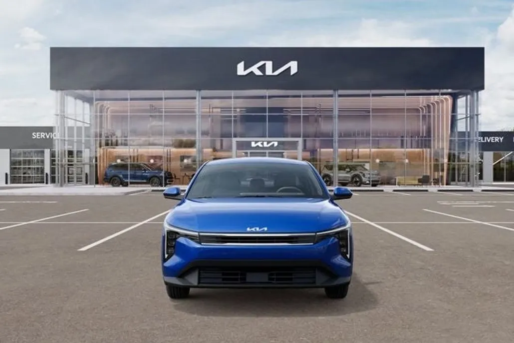 2025 Kia K4 LXS photo 1