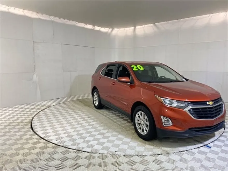 2020 Chevrolet Equinox LT photo 1