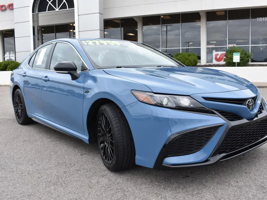 2023 Toyota Camry SE photo 1