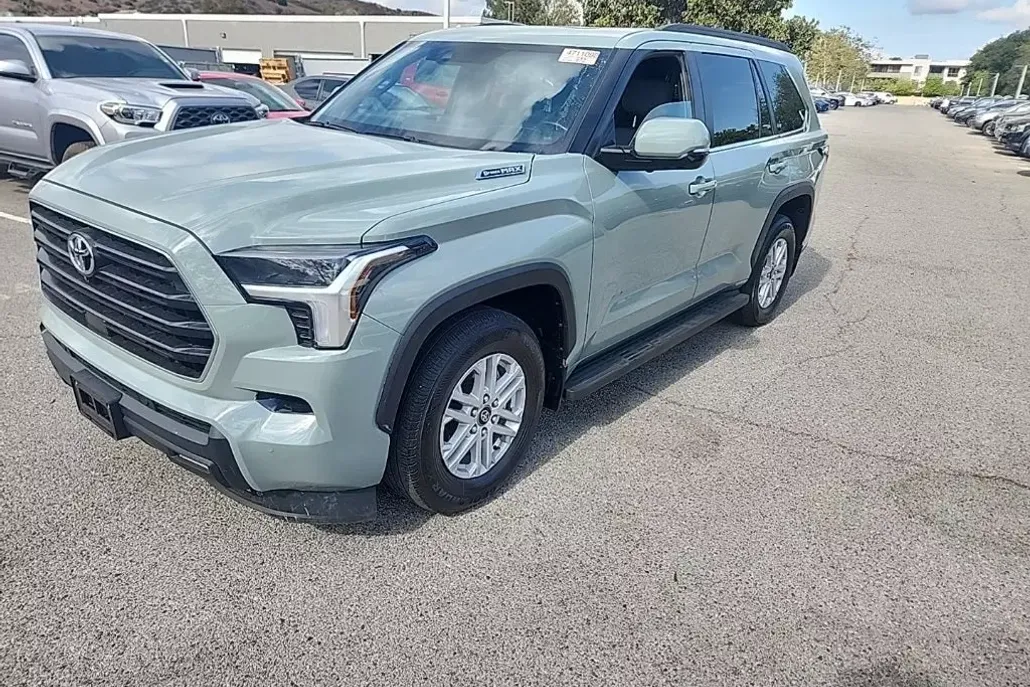 2025 Toyota Sequoia SR5 photo 1