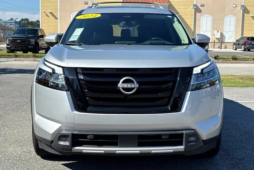 2024 Nissan Pathfinder Platinum photo 1